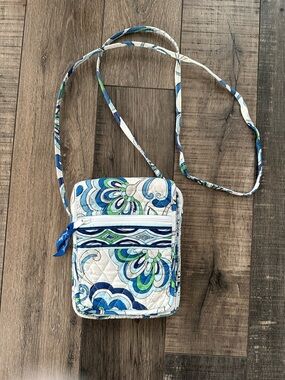 Vera Bradley Hipster Crossbody Mediterranean White Retired Pattern